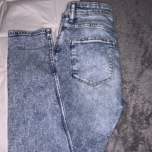 H&M Light wash denim skinny jeans